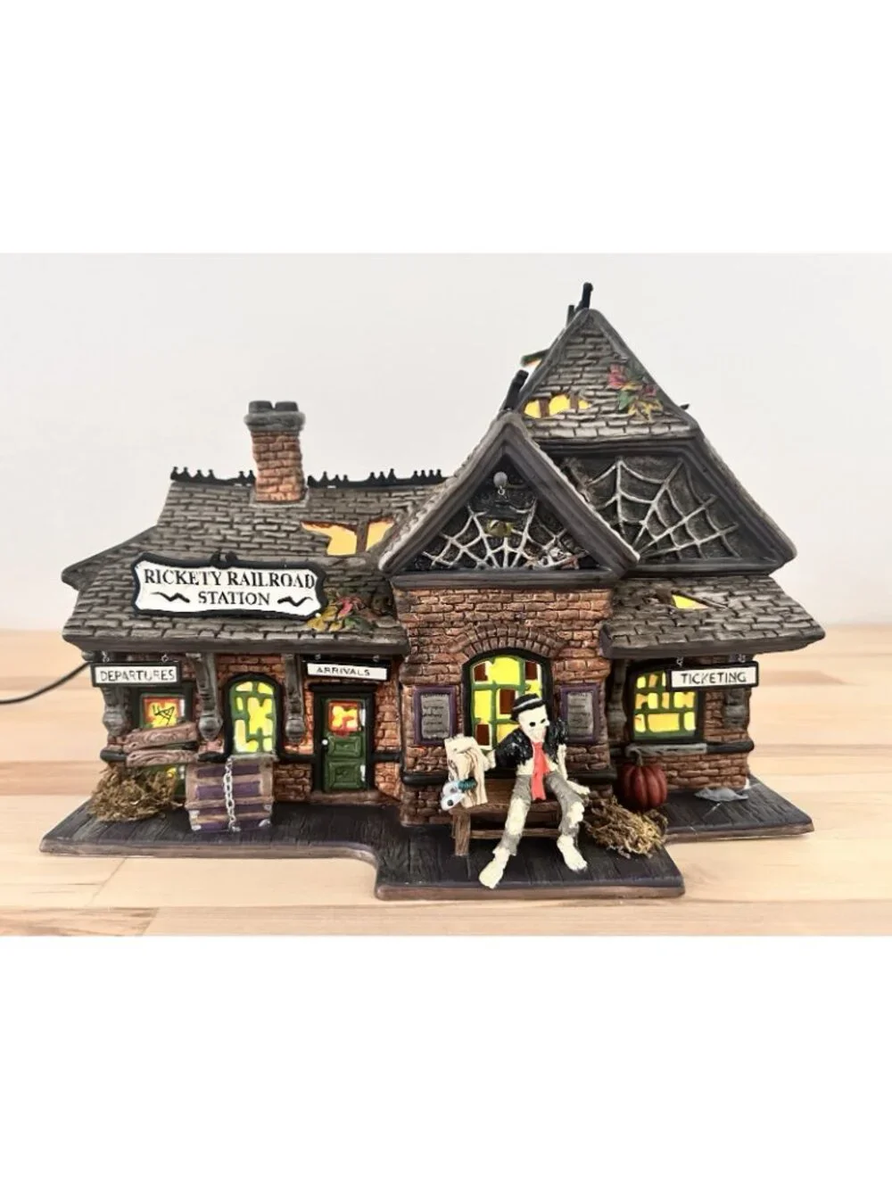 Dept 56 Rickety Railroad Station Halloween Snow Village w/ Box Lights Works READ